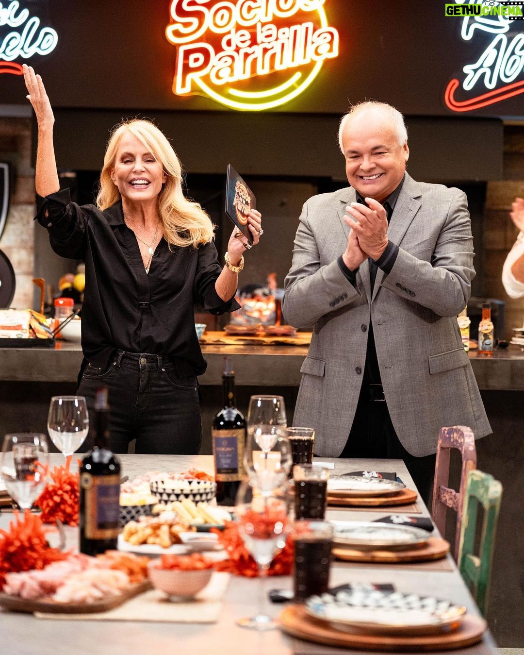 Jorge Zabaleta Instagram - Es un completo honor dar inicio a SOCIOS DE LA PARRILLA 3, junto a @ceciliabolocco y @alvarosalasoficial 🍔🥓🍸 ¿Qué les a parecido hasta el momento? Junto a mis amigos @franciscosaavedr @pedroruminot