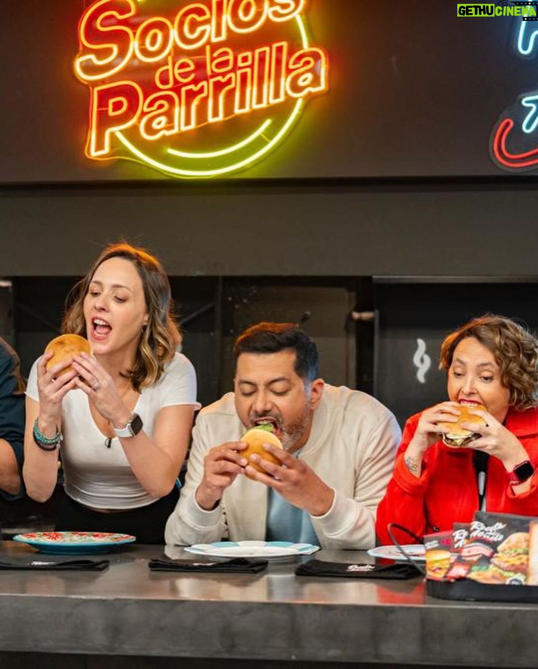 Jorge Zabaleta Instagram - Gracias por acompañarnos nuevamente en #SociosdelaParrilla ¡Lo pasamos increíble ! Nos vemos el próximo sábado en las pantallas de @canal13cl @franciscosaavedr @pedroruminot @chiquiaguayo @alisonmandel @malyjorquiera