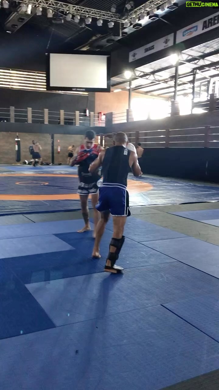 José Aldo Instagram - #TBT Aquele treininho soltinho pra soltar a musculatura! @matheusnaccache