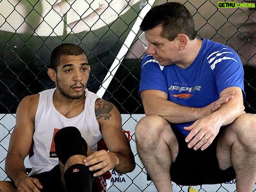 José Aldo Instagram - Hoje é dia de #TBT, lembranças e nada melhor que recordar momentos ao lado do Dedé, quem sempre acreditou em mim, quem esteve e está ao meu lado. O pai que a vida me deu.