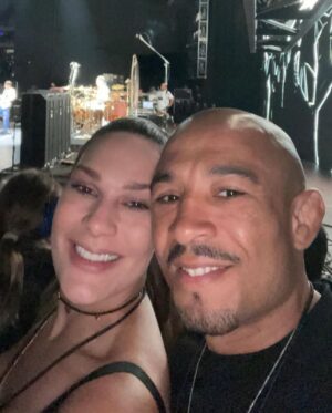 José Aldo Instagram - Ontem foi dia de curtir o show com a família Red Hot. Showzaço, irado! 
Os caras são fenômenos!
#rhcp #redhotchilipeppers