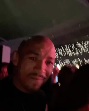 José Aldo Instagram - Ontem foi dia de curtir o show com a família Red Hot. Showzaço, irado! 
Os caras são fenômenos!
#rhcp #redhotchilipeppers