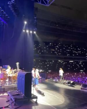 José Aldo Instagram - Ontem foi dia de curtir o show com a família Red Hot. Showzaço, irado! 
Os caras são fenômenos!
#rhcp #redhotchilipeppers
