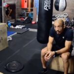 José Aldo Instagram – Dia do  profissional de Educação Física. 

Só agradecer a todos os profissionais que proporcionam saúde, bem-estar e longevidade para tantas vidas.

E no mundo da luta não seria diferente, pra entrar pra guerra precisamos estar bem preparados e sem esse profissional não seria possível.

Um agradecimento especial a todos que já passaram por mim ao longo desses anos de carreira e @aleksandrofg que segue cuidando da máquina por aqui.

#DiadoEducadorFisico #01desetembro #JuntosComAldo