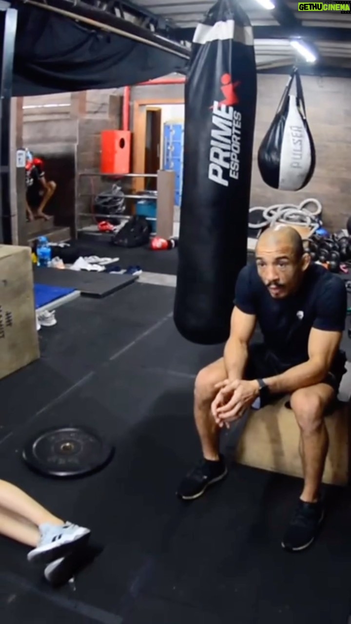 José Aldo Instagram - Dia do profissional de Educação Física. Só agradecer a todos os profissionais que proporcionam saúde, bem-estar e longevidade para tantas vidas. E no mundo da luta não seria diferente, pra entrar pra guerra precisamos estar bem preparados e sem esse profissional não seria possível. Um agradecimento especial a todos que já passaram por mim ao longo desses anos de carreira e @aleksandrofg que segue cuidando da máquina por aqui. #DiadoEducadorFisico #01desetembro #JuntosComAldo