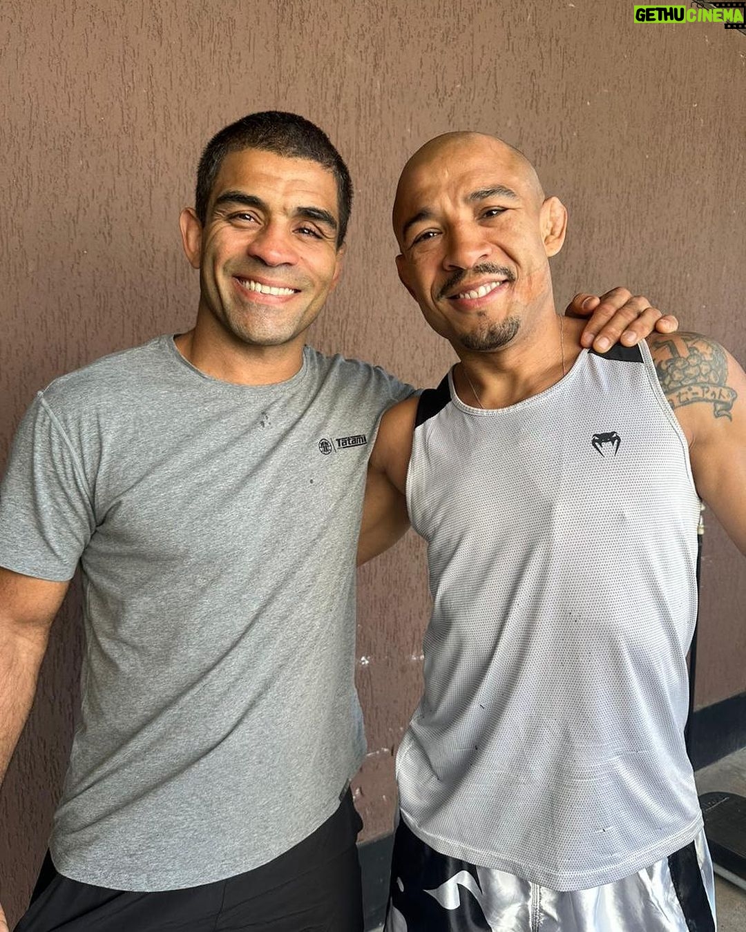 José Aldo Instagram - Hoje é muito fácil falar do José Aldo, mas esse cara @vitorshaolin fez parte do meu começo e me colocou no caminho para ser um campeão, se hoje eu tenho a disciplina, habilidade, respeito e determinação por aí vai, é graças ao Vitor “Shaolin” Ribeiro! Obrigado irmão por tudo! #novauniao