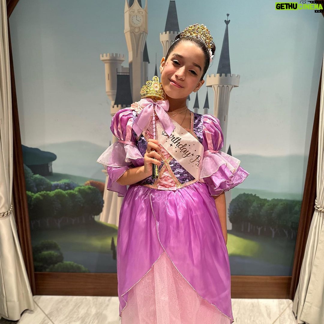 José Aldo Instagram - Hoje é dia de festa, dia da minha princesa Joana que está fazendo #11 anos de muita alegrias e felicidades. Te amo filhota @slajouh.www