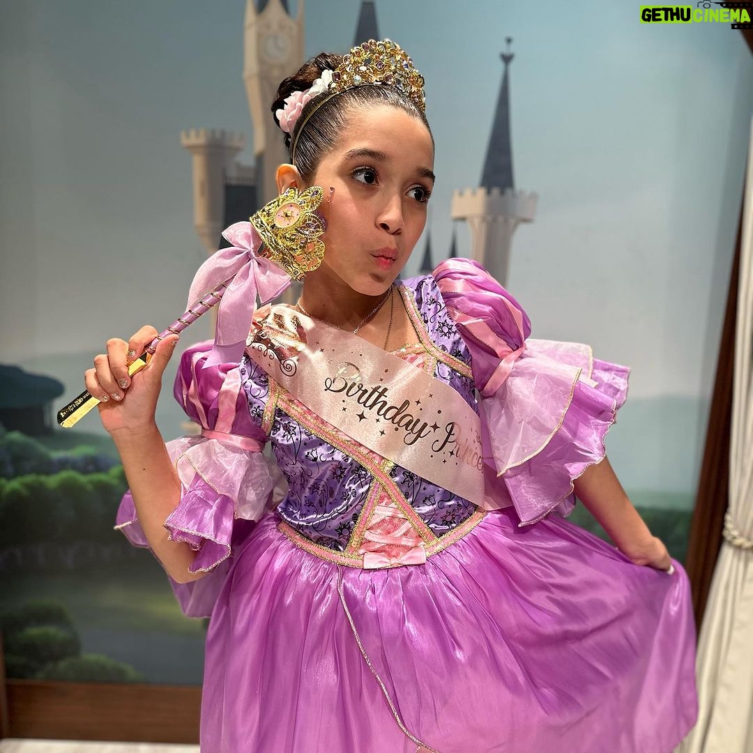 José Aldo Instagram - Hoje é dia de festa, dia da minha princesa Joana que está fazendo #11 anos de muita alegrias e felicidades. Te amo filhota @slajouh.www