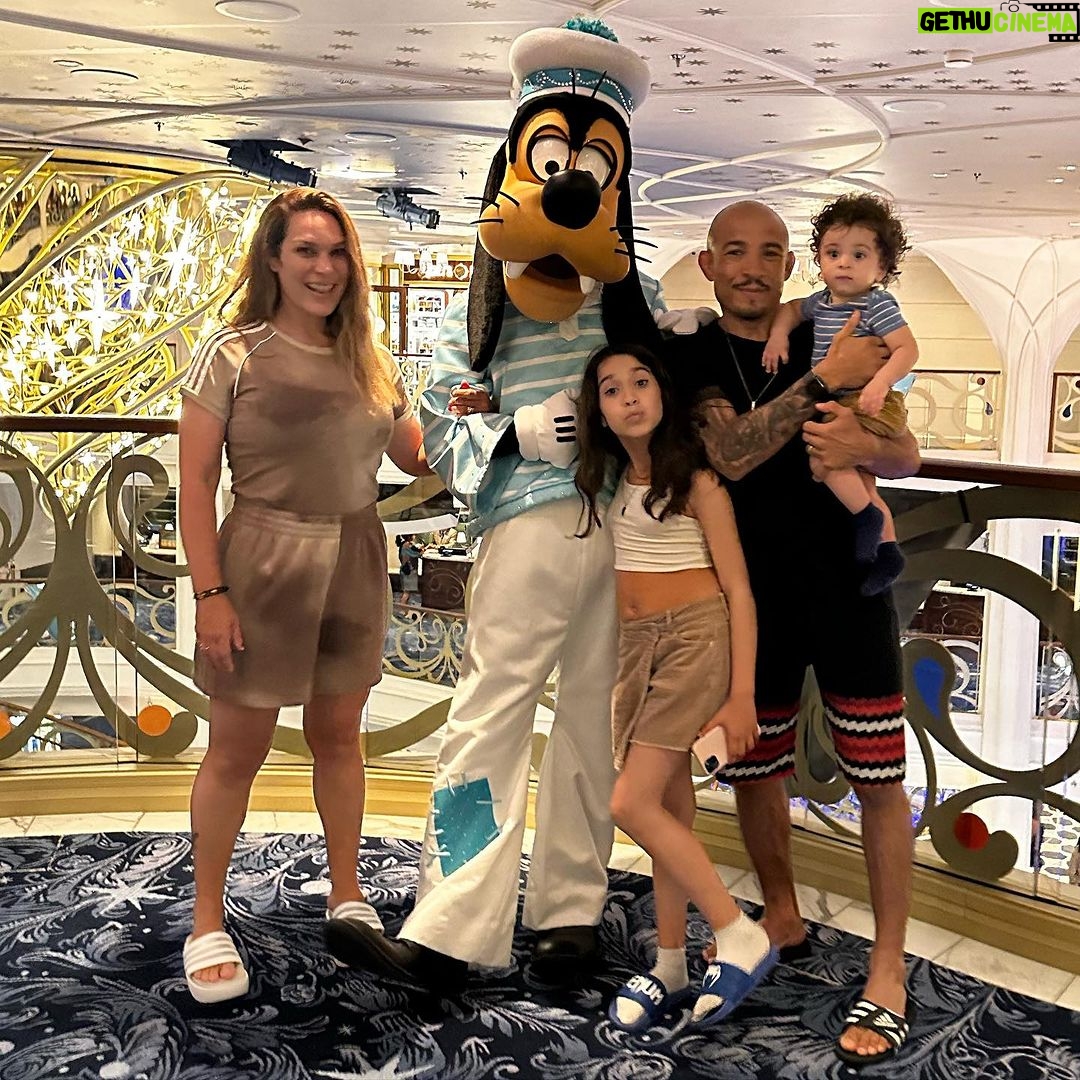José Aldo Instagram - Realizando o sonho da minha princesa Joana no Cruzeiro da Disney. Primeiro dia é só felicidade com a família ❤️ Disney Cruise Line