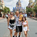 José Aldo Instagram - Dia espetacular na terra da magia com a minha família! Gostaria de agradecer a @t4torlando por nos proporcionar o dia no parque.