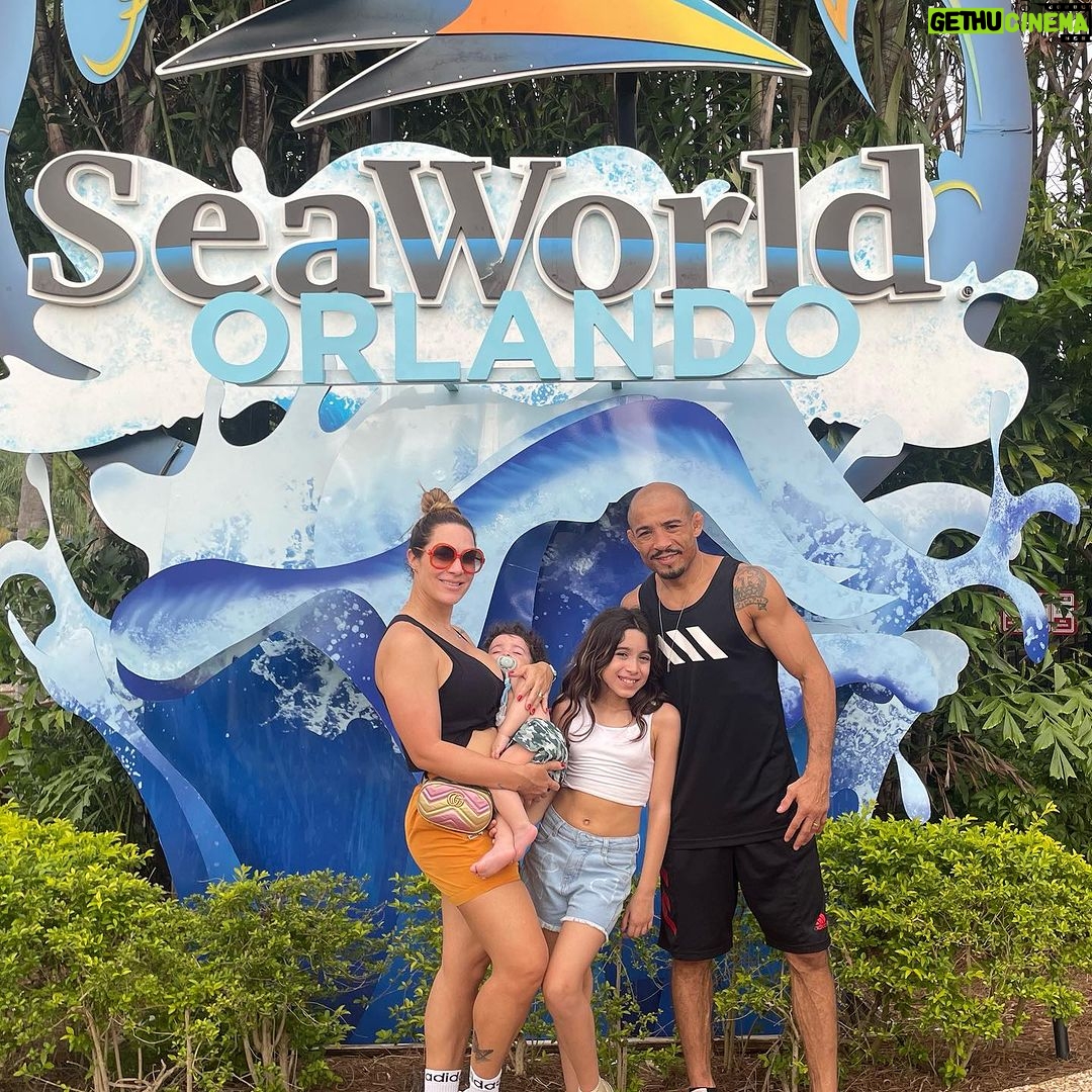 José Aldo Instagram - Dia maravilhoso com a família! 👨👩👧👦