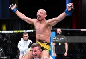 José Aldo Instagram - Quem tá com você no front? Isso conta mais que todas as batalhas! @dede_pederneiras 👊🏼
