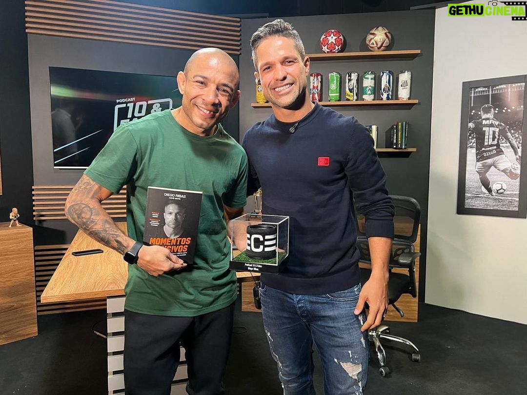 José Aldo Instagram - Hoje tive a honra de participar do @podcast10efaixa desse irmão @diegoribas10. 😎 Esse cara que sempre acompanhei ao longo da minha vida. Como um grande fã de futebol, sou muito grato por ter sido entrevistado por esse craque. ⚽️ #10&faixa