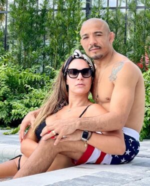 José Aldo Instagram - Feliz Dia.. namorada, esposa, parceira.
Minha parceira de vida! Obrigado por estar sempre ao meu lado!♥️