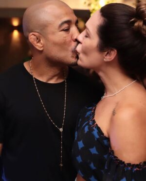 José Aldo Instagram - Feliz Dia.. namorada, esposa, parceira.
Minha parceira de vida! Obrigado por estar sempre ao meu lado!♥️