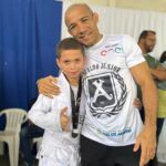 José Aldo Instagram - O último sábado foi dia do nosso Torneio Interno de Jiu-Jitsu do @josealdoescolasdelutas 🥋 Garantimos muita diversão para nossos jovens! Tivemos uma Ação Social realizada em parceria com a @prefeituradesg e a @enelbrasil ofertando diversos serviços gratuitos para população 👏🏼 Além disso, recebi do Prefeito de São Gonçalo @capitao_nelson e do Vereador @betodaserraria o Título de Cidadão Gonçalense e o Título Legislativo Medalha Joaquim Lavoura 🎖️ Continuamos usando o esporte como ferramenta de transformação social 👊🏼 #EscolaDeLutasJoséAldo #FormandoCampeões #ResponsabilidadeSocial #transformandosonhos