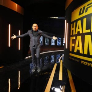 José Aldo Instagram - É com muita gratidão que hoje recebo o Hall da Fama aqui no UFC. Foram anos de dedicação, sacrifício, paixão pela luta e hoje estou aqui. Obrigado a todos que sempre estiveram ao meu lado... tudo que fiz é a certeza de que valeu a pena! 👊🏼 It is with great gratitude that today I received the Hall of Fame here at the UFC. It was years of dedication, sacrifice, passion for the fight and today I am here. Thank you to everyone who has always been by my side... all I did is the certainty that it was worth it👊🏼