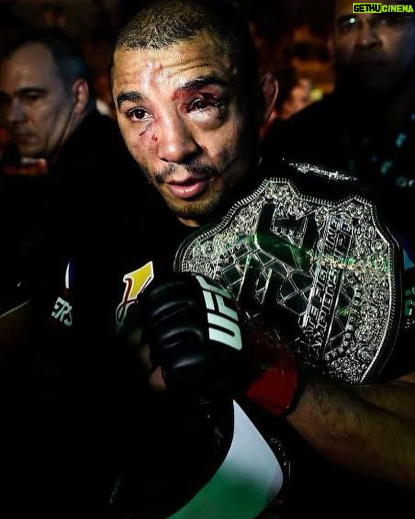 José Aldo - 12.4K Likes - Em todo atleta existe um guerreiro. Muito importante parabenizar a todos nesse dia e lembrar que com garra e persistência sigam firme nos seus caminhos.
Feliz dia do Atleta Profissional!💪🏽