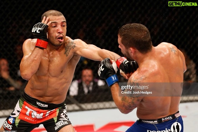 José Aldo - 12.5K Likes - Comemoração que entrou para história. Rei do Rio!
Há 12 anos fazendo essa defesa do cinturão, em uma luta que entrou pra história contra Chad Mendes