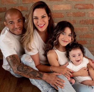 José Aldo Instagram - #tbt em família! Para lembrar que tá começando a maratona de férias ao lado dos meus ♥️