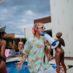 José Leonardo Broianigo Muñoz Instagram - Cuando bailes dile: muéveme ese Chukutu🍑 al ritmo del Chukutu 🍑 muévete como los helicópteros que hacen Tukutu 🚁🚁🚁 Quién diría que mi primera canción salió de una broma entre amigos 😂