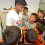 José Leonardo Broianigo Muñoz Instagram – Misión Aventurera: Visitamos una casa hogar de niños, reconstruimos su techo y les regalamos uniformes escolares nuevos🫡