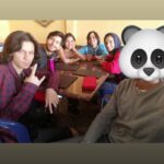 José Leonardo Broianigo Muñoz Instagram – ¿4 años es mucho o poco? Mariana tuvo el cabello color rosado, verde, rojo y negro… Yolo lo tuvo azul, yo rubio, rojo y Panda… Él es diferente haha. Fuimos superhéroes de Marvel, superhéroes reales y hasta jugadores del calamar. También fuimos desconocidos, amigos, cuñados y hasta nos hicieron un shippeo todo raro 😂 

Si me preguntan, 4 años es poquito porque quería que fueran más, pero es mucho por la cantidad de momentos que vivimos juntos.

Creo que es una nueva etapa, que seguiremos siendo todos grandes amigos y nuestra aventura apenas está empezando 💕