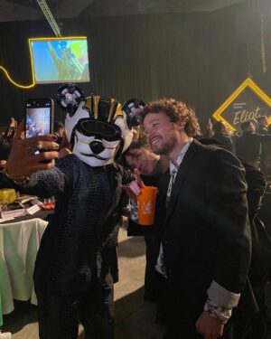 José Leonardo Broianigo Muñoz Instagram - Si pudiera, los escogería para ser mis amigos en todas mis vidas. Feliz de formar parte de Yolo Aventuras 💕 Este premio @eliotmedia a Líder Digital es de todos ustedes, los que están desde el inicio y los que están conociéndonos. Los amo mucho.
