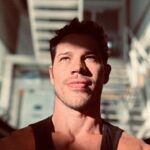 José Loreto Instagram - Backstage da nova campanha da @ellus 🖤 Feita hoje, com muito amor e muitos talentos envolvidos 🤍 Aguardem✨