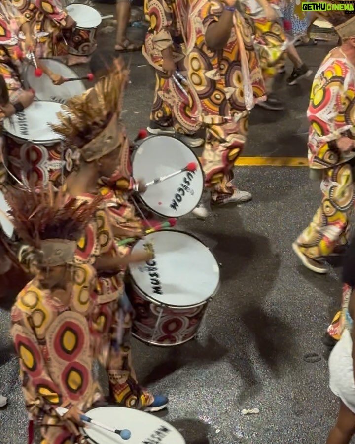 José Loreto Instagram - Pedaços do 2º e último dia do meu Carnaval aqui em Salvador!!! Me sinto abençoado!! Obrigado e axé! ✨