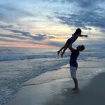José Loreto Instagram - Depois da escola, um rolezinho de bicicleta, pôr do sol na praia, agradecendo aos deuses e deusas, muita conversa, diversão e tempo de qualidade… te amo filhota 💕