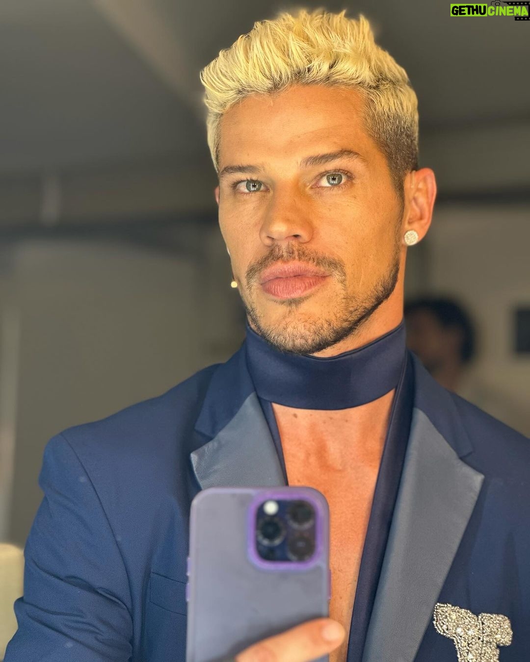 José Loreto Instagram - Janeiro seu louco!!!✨