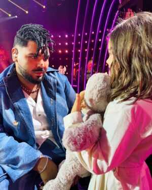 José Loreto Instagram - O que a GLOBO não mostra, eu vou mostrar aqui 📵
O resto, vc pode ver hoje no @maskedsingerbr 📺