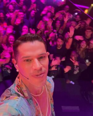 José Loreto Instagram - O que a GLOBO não mostra, eu vou mostrar aqui 📵
O resto, vc pode ver hoje no @maskedsingerbr 📺