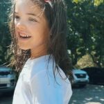 José Loreto Instagram – Da natação, pro banho, pra escola… e o pai esqueceu o pente!!! Mas a criatividade dar-se um jeito e tudo fica super fantástico e muito mais divertido ❤️
Obrigado minha filha por despertar o melhor de mim. Ser seu pai me ensina na grande experiência que é viver e nos simples detalhes, como pentear seus cabelos e colorir nossas imaginações!! Amor infinito ♾️
Me contem aí as pequenas e grandes experiências que vcs tem com os seus legados 🌬️🤍