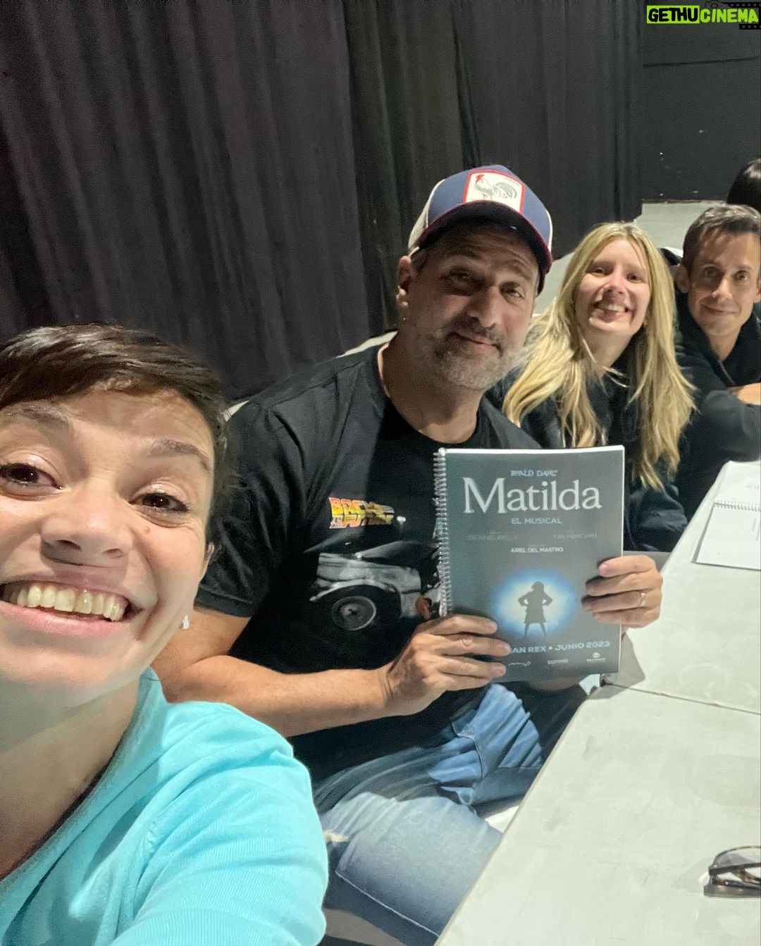 José María Listorti Instagram - Hoy arrancó la magia. Empezamos a transitar un sueño inimaginable! Somos privilegiados los q formamos parte de este suceso. Lo q sentimos hoy en el primer ensayo muy pocas veces lo he vivido. Una energía impresionante. Rodeado de toda gente MUY TALENTOSA! Los chicos y chicas del elenco son increíbles! Al punto q todos terminamos llorando de emoción al verlos cantar, bailar y actuar. No me gusta dar consejos… pero no pueden perderse este acontecimiento teatral pocas veces visto en Argentina. Se viene @matildaelmusical y me explota el pecho de alegria