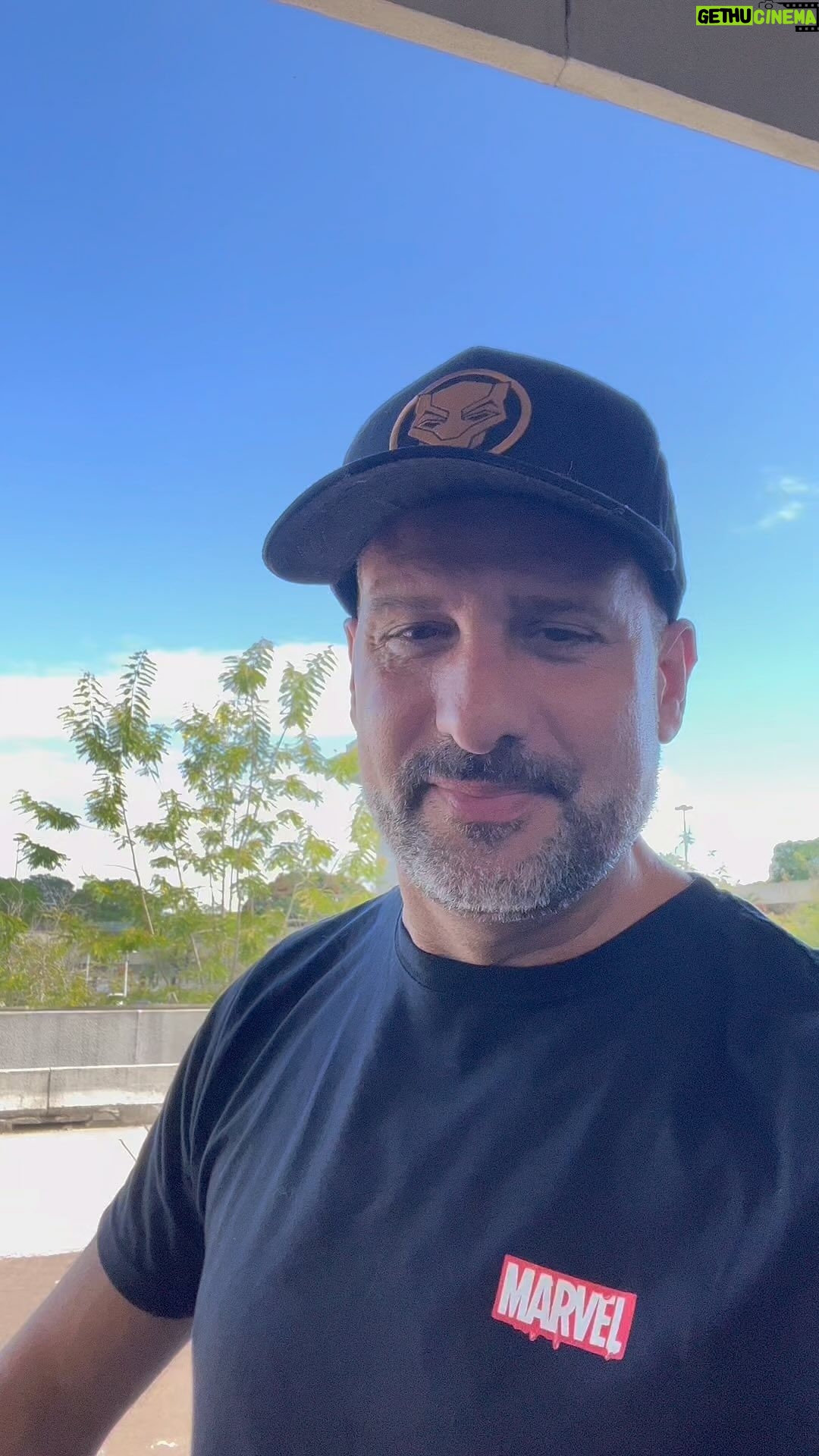 José María Listorti Instagram - Llegamos a Río de Janeiro! Que bien hablo portugués! Y el transfer q nos llevó a Buzios de 10!! @transfer_privado_buzios @diegobernal.87 Hacen traslados en todo Río de Janeiro, desde aeropuerto u Hotéles para Buzios, Arraial, Cabo Frio, isla grande, Angar a grupos familiares y amigos hasta 6 personas en vehículos exclusivos, Y también tienen van para grupos.! @may_ariadna