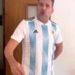 José María Listorti Instagram - Estoy tan Manija con el Mundial q ya respondo todo con términos futboleros! Y encima mis amigos de Coppel que están en todo; para que puedas disfrutar de este Mundial tienen un sorteo imperdible de una TV. ¿Cómo se la ganan? ¡Súper fácil! Van a @coppelarg y en la publicación del sorteo siguen todos los pasos para participar y poder llevársela. Después no digan que no les avisé… #sorteo #mundial #coppelargentina #mejoratuvida