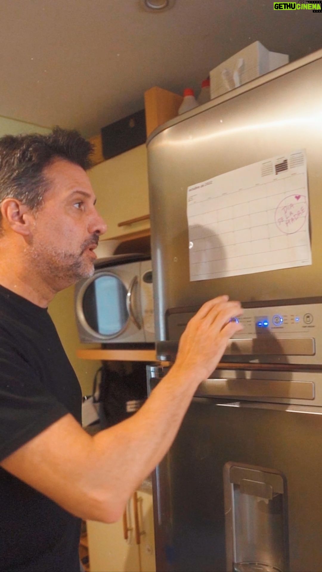 José María Listorti Instagram - En el día de la madre hacé como yo y comprale a mamá eso que tanto quiere en @coppelarg porque tiene miles de opciones, al mejor precio y con la mejor financiación. Y como siempre te digo: 👉Aprovechá tu Crédito Coppel y comprá en las tiendas o ingresando a coppel.com.ar 👉Pagá hasta 6 cuotas sin interés con tarjeta de Crédito 👉Y recibí todo gratis en tu domicilio en 48 Hs. SORPRENDÉ A MAMÁ CON COPPEL😉