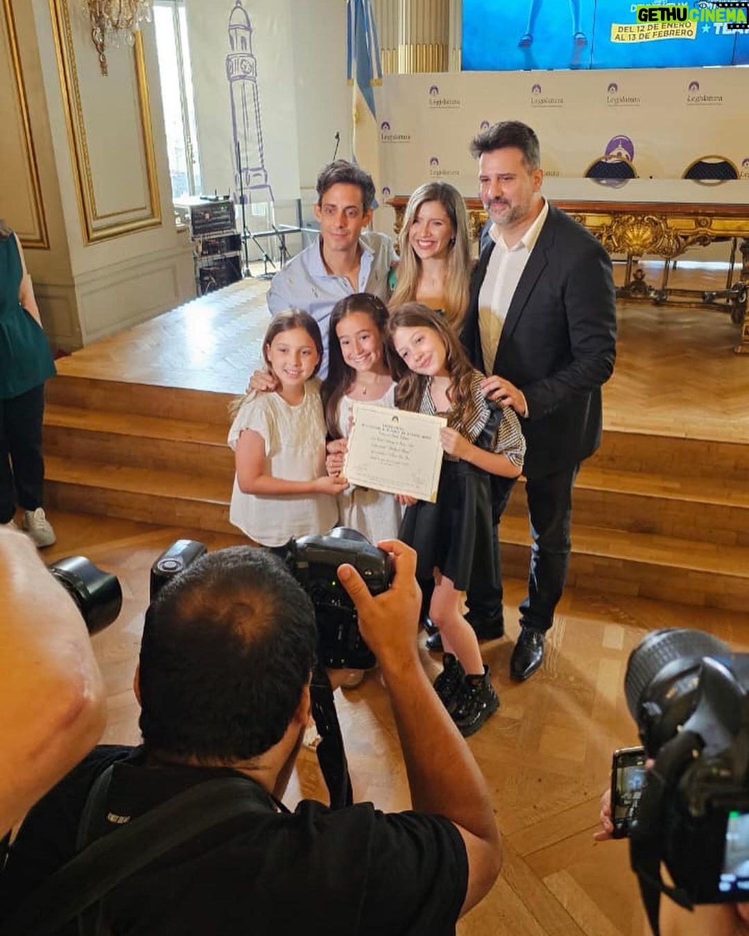 José María Listorti Instagram - Hoy la Legislatura Porteña declaró a @matildaelmusical de Interés cultural. Una ceremonia hermosa, muy emotiva. Gracias por esta distinción tan importante. Gracias a todos los q hicieron posible este suceso: Productores, directores, técnicos, maquinistas, vestuaristas, peinadores, maquilladores, todos los artistas q brillaron en escena (los grandes y los chicos) y al público por convertir a esta obra teatral en una huella imborrable de nuestras vidas!!! GRACIAS! GRACIAS!! GRACIAS! - El 12 de enero volvemos con todo al @teatro_granrex Los esperamos para disfrutar juntos este último mes!!