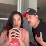 José María Listorti Instagram - En el día de San Valentín nada mejor que un gran poema para seducir a tu pareja ! O no @monicalistorti ? #humor #sanvalentin #amor #parejas