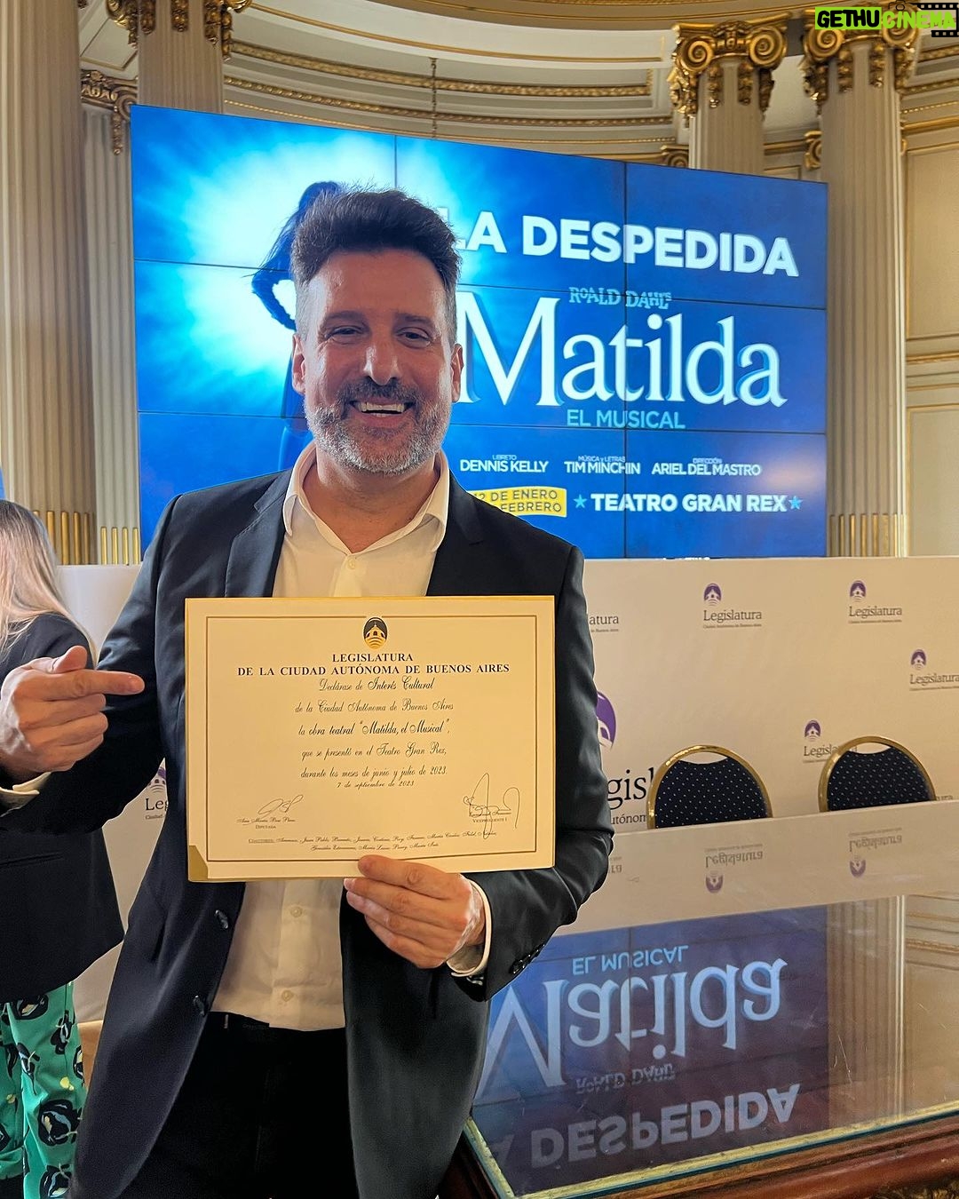 José María Listorti Instagram - Hoy la Legislatura Porteña declaró a @matildaelmusical de Interés cultural. Una ceremonia hermosa, muy emotiva. Gracias por esta distinción tan importante. Gracias a todos los q hicieron posible este suceso: Productores, directores, técnicos, maquinistas, vestuaristas, peinadores, maquilladores, todos los artistas q brillaron en escena (los grandes y los chicos) y al público por convertir a esta obra teatral en una huella imborrable de nuestras vidas!!! GRACIAS! GRACIAS!! GRACIAS! - El 12 de enero volvemos con todo al @teatro_granrex Los esperamos para disfrutar juntos este último mes!!