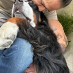 José Ron Instagram - Creemos que la felicidad está en el futuro y nos olvidamos de vivir el presente 🐶❤️