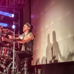 José Ron Instagram – Vive … que la vida no perdona 🔥❤️ 
Siente… que hay una gran diferencia en bajar el volumen de lo que escuchamos y subir  el volumen de lo que sentimos