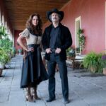 José Ron Instagram – ❤️‍🔥 Hay una urgencia total por ver la segunda temporada de #ElGalloDeOro , aquí ya no aguantamos la emoción! La Caponera y Dionisio Pinzón tienen muchos pendientes por llevar a cabo en esta 2ª parte de nuestra historia favorita. 
HOY 12 de enero nos vamos a enamorar aún más de estos personajes. 
#LaCapoYElDioni 🐓🌟😍
#LuceRon 
Solo por @vix 
Qué pasará con los personajes de la última foto? 😱🔥