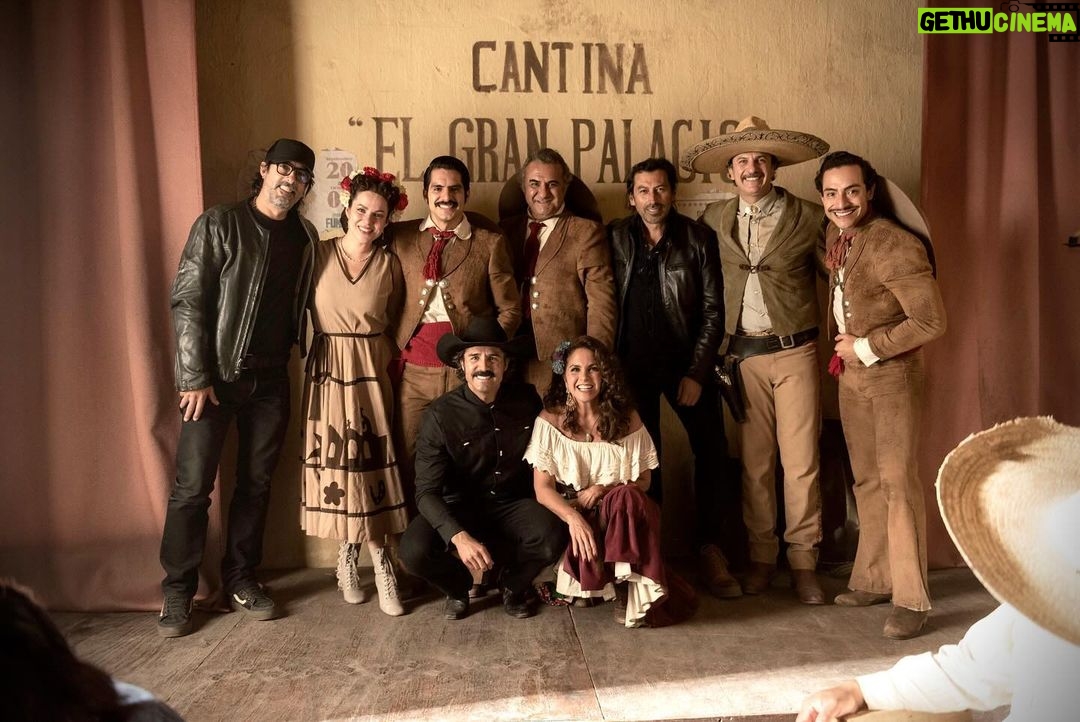 José Ron Instagram - ❤️🔥 Hay una urgencia total por ver la segunda temporada de #ElGalloDeOro , aquí ya no aguantamos la emoción! La Caponera y Dionisio Pinzón tienen muchos pendientes por llevar a cabo en esta 2ª parte de nuestra historia favorita. HOY 12 de enero nos vamos a enamorar aún más de estos personajes. #LaCapoYElDioni 🐓🌟😍 #LuceRon Solo por @vix Qué pasará con los personajes de la última foto? 😱🔥