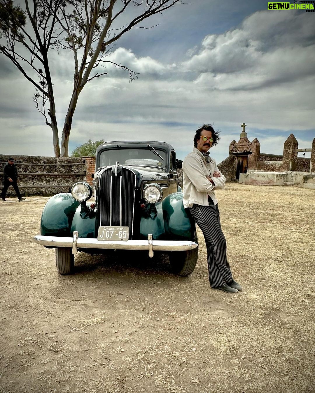 José Ron Instagram - Los primeros días de filmación como “Dionisio” … y al fin del camino y del recorrido esto es lo que siempre nos quedará… “los bellos recuerdos” 🫶🏻✨❣️ “El gallo de oro” Cerro De San Pedro, San Luis Potosi, Mexico