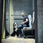 José Ron Instagram - Creemos que la felicidad está en el futuro y nos olvidamos de vivir el presente 🐶❤️