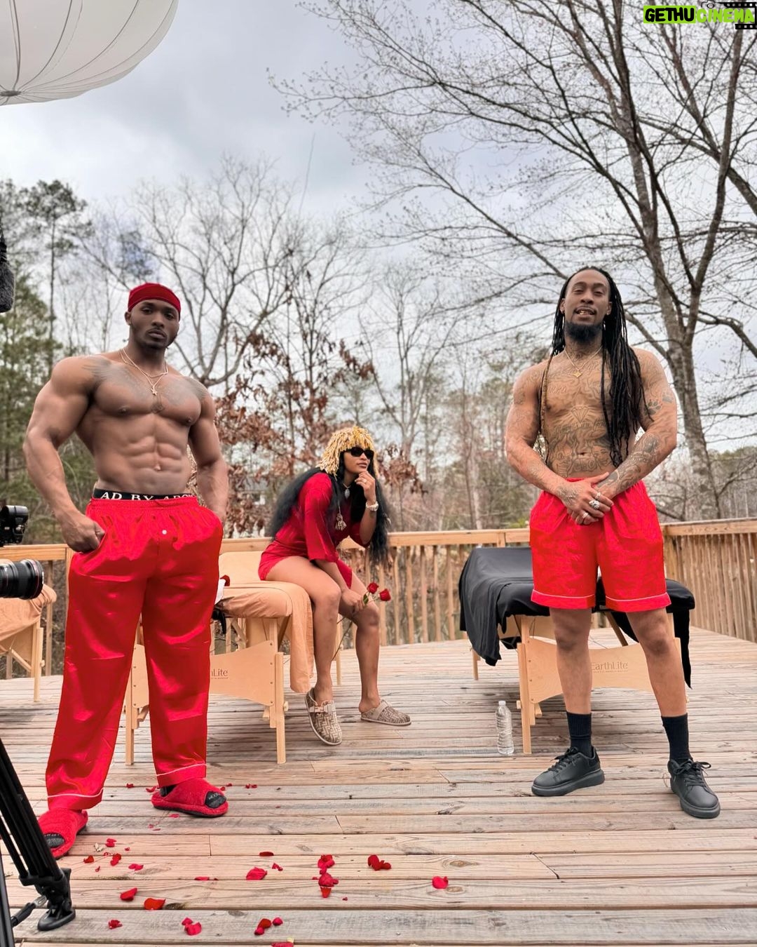 Joseline Hernandez Instagram - Ladies! Welcome to the @dancingfreakz see you Wednesday! Get your tickets now! Www.Dancingfreakz.com