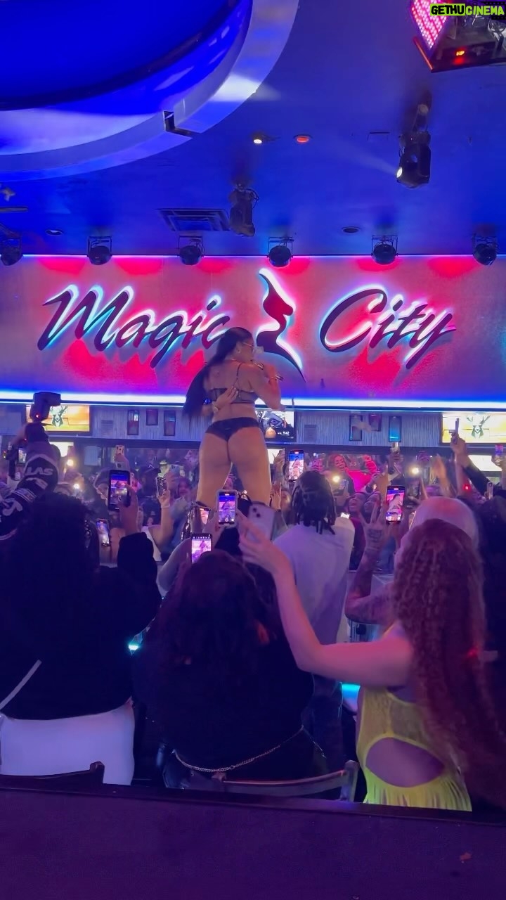 Joseline Hernandez Instagram - DROP DROP DROP DROP DROP I DROPPED YOUR ASS PN YOUR ASS 😻😻😻😻😻 #cocaline #dunchacha #dunchachatour